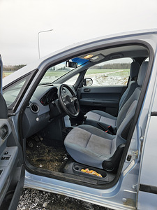 Mitsubishi Colt 1.3 70kW (9 foto / 11)