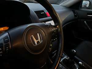 Honda Accord 2.2 103kW (4 foto / 8)
