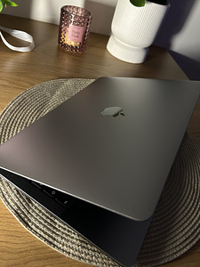 MacBook Pro 13-inch, 2019, Two Thunderbolt 3 ports (6 foto / 10)