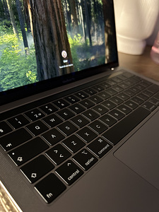 MacBook Pro 13-inch, 2019, Two Thunderbolt 3 ports (8 foto / 10)