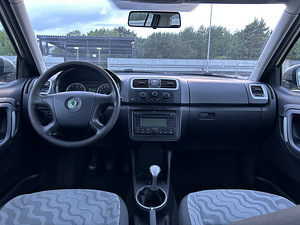 Škoda Fabia (9 foto / 11)