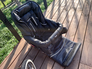Emmaljunga De Luxe Mondial Black leatherette must (2 foto / 3)