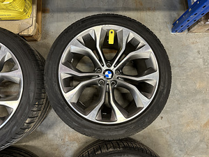 BMW X6, X5 оригинальные диски R20 с шинами (4 фото из 10)