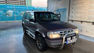 Ford Explorer 1997 4WD / Automaat / 4.0 V6 / Heas korras (4 foto / 9)