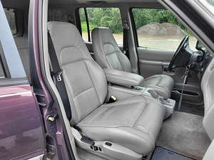 Ford Explorer 1997 a. 4.0 V6 152 KW Bensiin, heas korras (2 foto / 11)