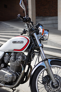 Suzuki GR 650 37kW 1989 (2 foto / 10)
