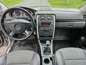Mercedes benz b200 (9 foto / 13)