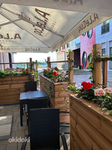 Ratastel puidust lillekastid terrassile - kokku 4 tk.
