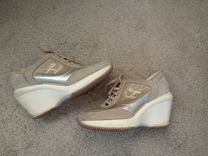 Sneakers (3 фото из 3)