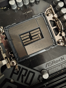 ASRock B660M Pro RS For Parts Only (2 foto / 2)