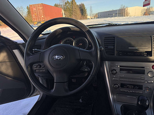 Subaru Legacy 2.0 manu (7 foto / 11)