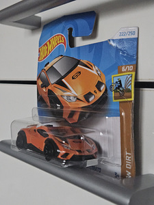 Hot Wheels lamborghini huracan stertato (2 foto / 3)