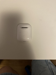 Продается пустой чехол AirPods. (3 фото из 3)