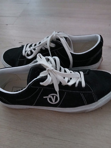 Продам кеды VANS (2 фото из 3)