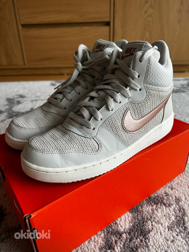 Nike vabaajajalatsid