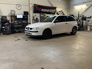 Seat Ibiza 2001 (3 фото из 3)