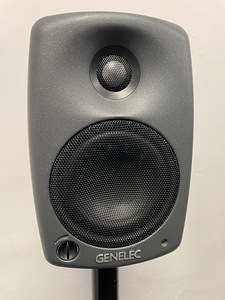 Студийные мониторы Genelec 8020 + напольные стойки (6 фото из 7)