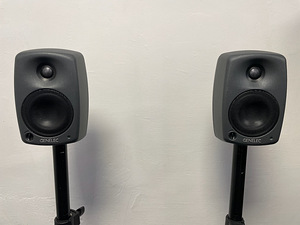 Genelec 8020C активные колонки (пара) + стойки (3 фото из 6)