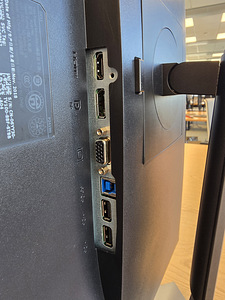 DELL P2419H (3 фото из 4)