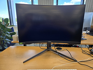 Samsung Odyssey G7 27" | 240Hz | 1ms | QHD (3 foto / 4)