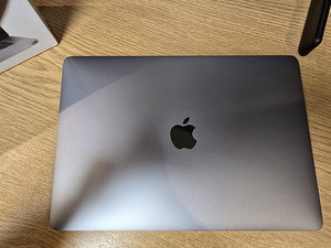 MacBook Pro 13" (2022) – M2, 8GB RAM, 256 GB SSD ( SWE ) (5 foto / 7)