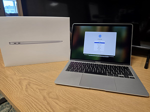 MacBook Air 13,3" Retina, M1, 2022, 256GB (1 foto / 5)