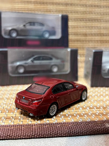 BMW 5 Series E60 M5 Մետաղական կոլեկցիոն մեքենայի մոդել 1/64 (6 լուսանկար / 10)