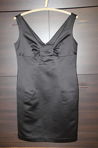 Атласное чёрное платье р. М