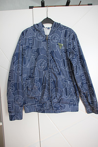 Ветровка Guess р. 140 (10 лет)