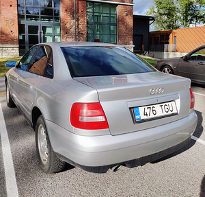 Audi А4 99 1.6 74кВт бензин (2 фото из 4)