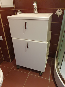 Vannitoa valamukapp + segisti (1 foto / 3)
