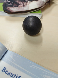 Piiratud must pingpongipall