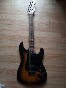 Parduodu gitaros komplektą Squier (2 nuotrauka iš 10)