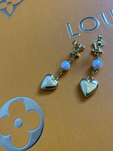 Позолоченные серьги Louis Vuitton (2 фото из 4)