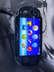 PS Vita (4 фото из 4)