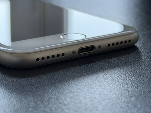 iPhone 7, 32GB, серебристый (4 фото из 5)