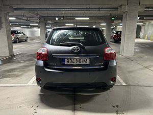 Toyota Auris (4 фото из 11)