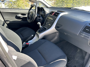 Toyota Auris (2 фото из 10)