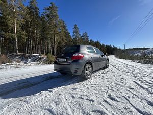Toyota Auris (7 фото из 10)