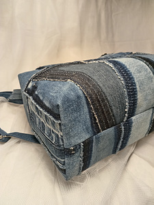 Denim handbag in the “Boro” style. 16 × 25 × 10 cm (6 foto / 10)