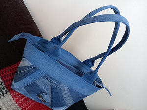 One-of-a-Kind Upcycled Denim Patchwork Tote (8 foto / 8)