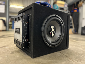 Magnat 500w võimendi + Mohawk subwoofer + kaablikomplekt (1 foto / 2)