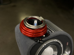 FLI 1000W aktiivsubwoofer kaablitega (2 foto / 2)