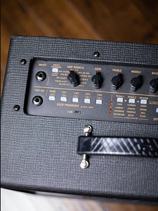 Kitarri võimendi / Комбик VOX Valvetronix (6 foto / 8)