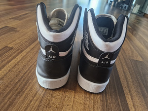 Müüa Nike Air Jordan s42 stm 27cm (3 foto / 3)