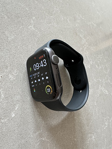 Apple Watch SE GPS 44mm (5 foto / 5)