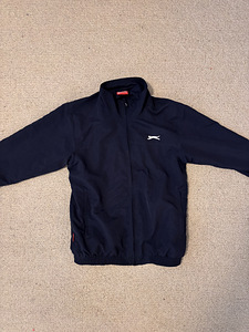 Slazenger tumesinine tuulejope, defektideta S (1 foto / 2)