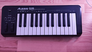 Alesis Q25 Keyboard (1 foto / 2)