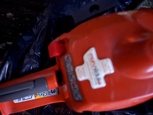 Benziinisaag Husgvarna (4 foto / 5)