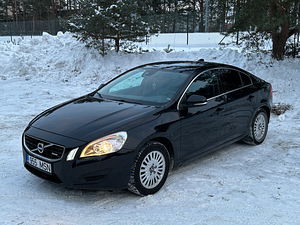 Volvo S60 (1 фото из 14)